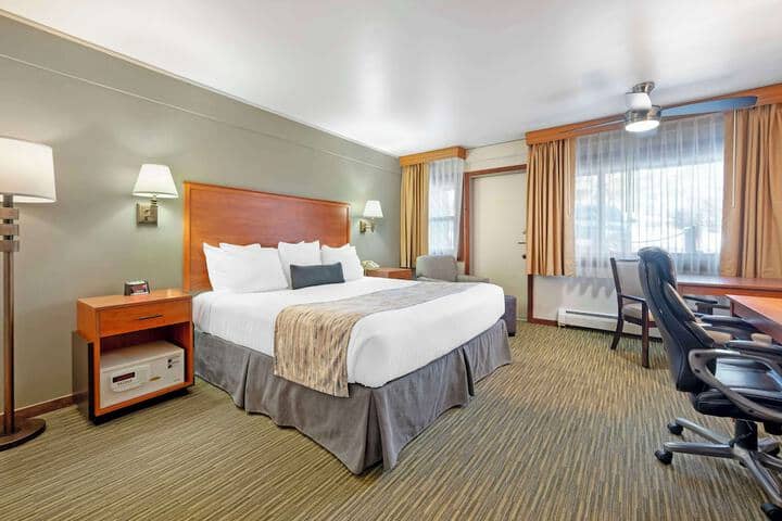 Room 4 of 36