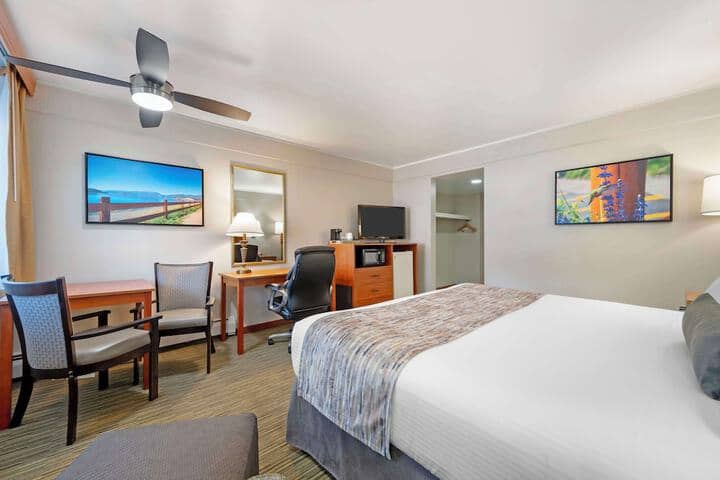 Room 14 of 36