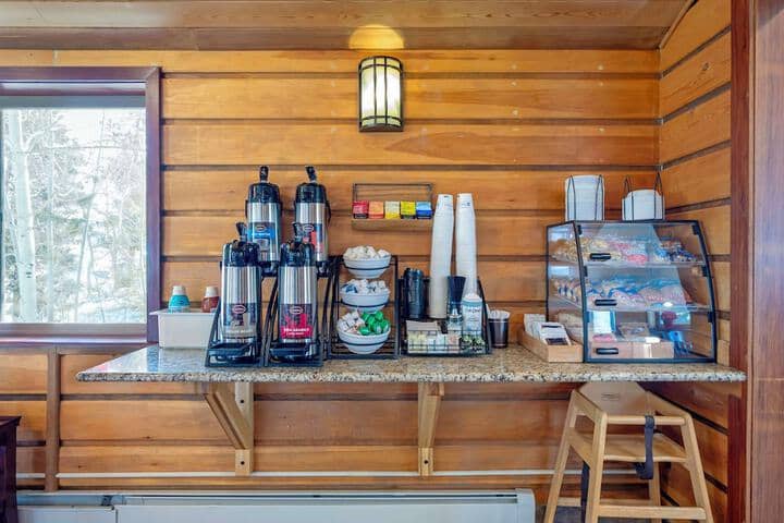 Breakfast/Coffee Service 31 of 36